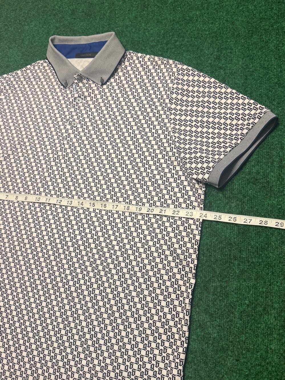 Greyson Cuffed Golf Polo with Navy “G” Monogram Pattern (Size Large/ White) - Picture 4 of 8